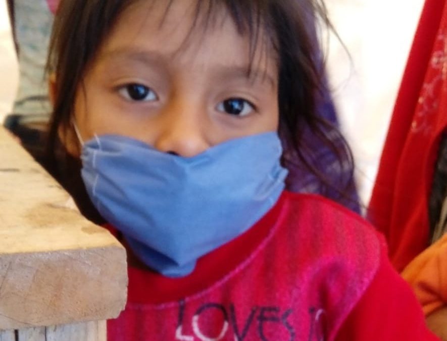 Al momento de toser o estornudar procura cubrir la boca